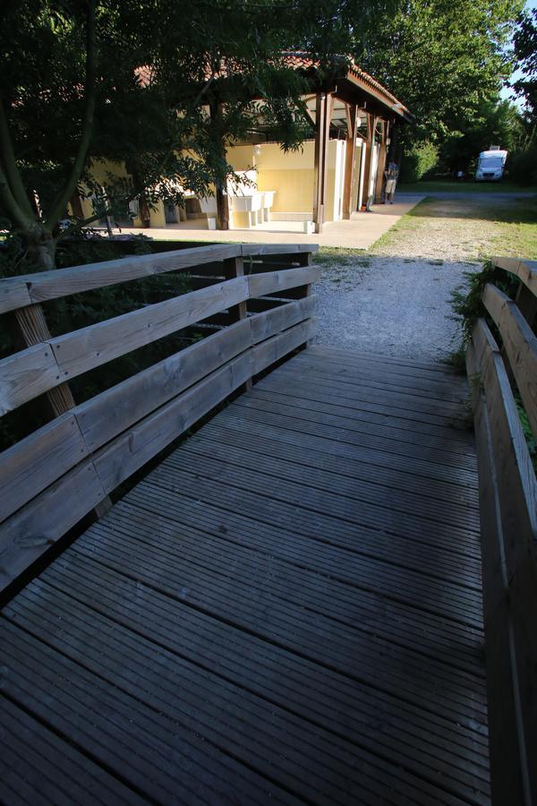 Camping L'Ilot Du Chail Sansais Exterior foto