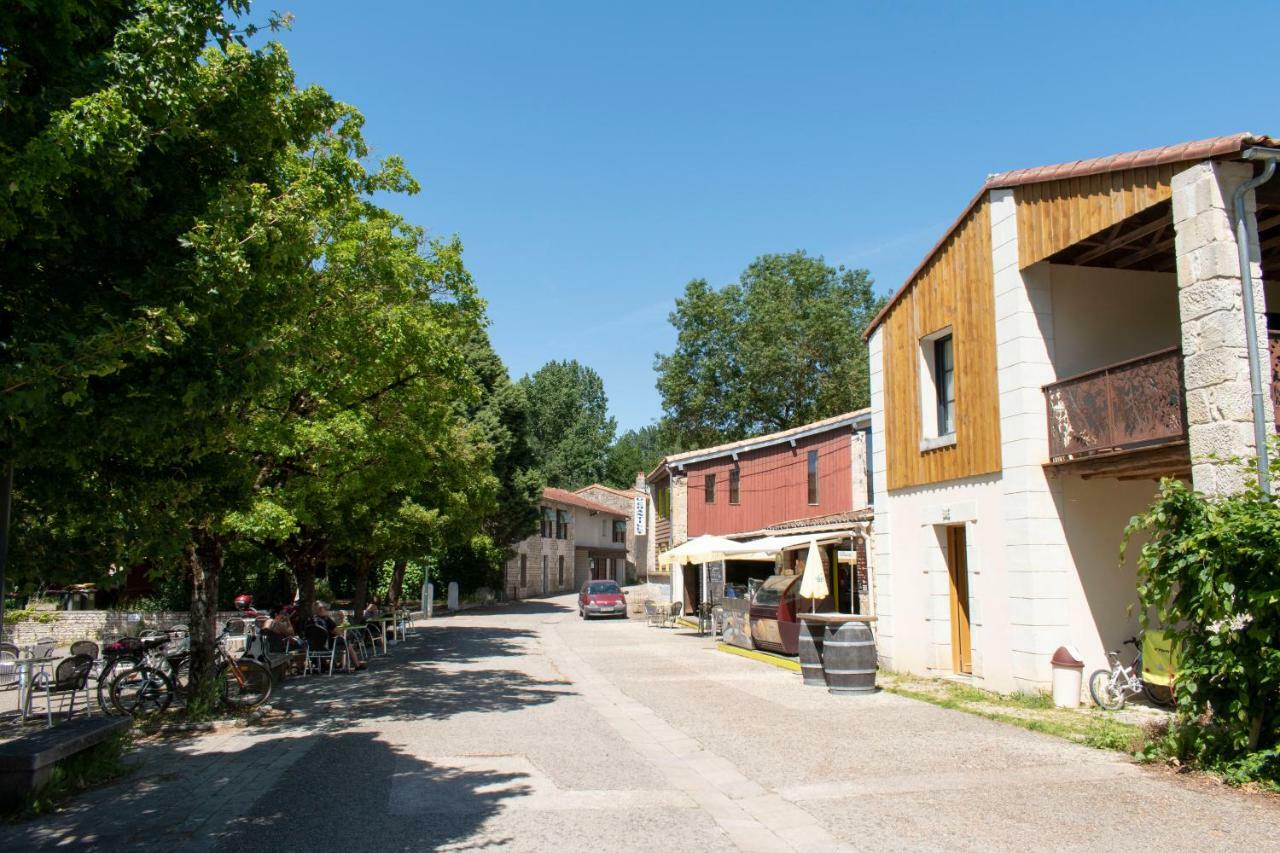 Camping L'Ilot Du Chail Sansais Exterior foto